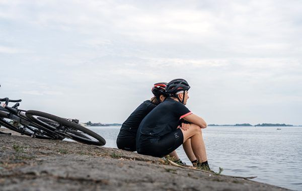 Dos ciclistas estancados y desmotivados