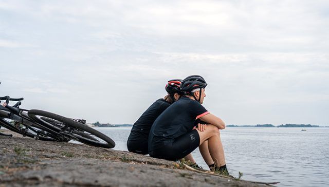 Dos ciclistas estancados y desmotivados